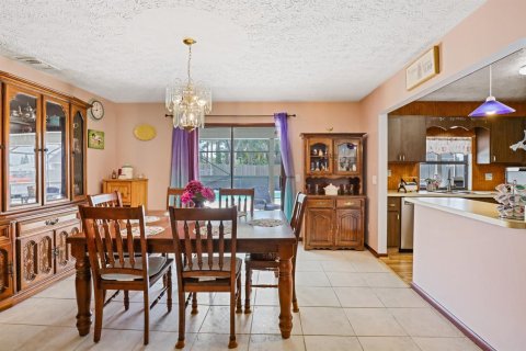 House in Port St. Lucie, Florida 3 bedrooms, 124.3 sq.m. № 2265620 - photo 27