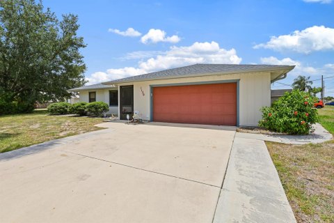 House in Port St. Lucie, Florida 3 bedrooms, 124.3 sq.m. № 2265620 - photo 4