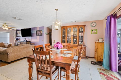 House in Port St. Lucie, Florida 3 bedrooms, 124.3 sq.m. № 2265620 - photo 22