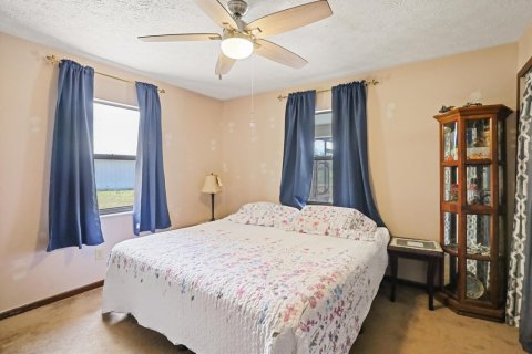 House in Port St. Lucie, Florida 3 bedrooms, 124.3 sq.m. № 2265620 - photo 30