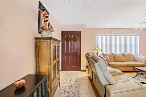 House in Port St. Lucie, Florida 3 bedrooms, 124.3 sq.m. № 2265620 - photo 15