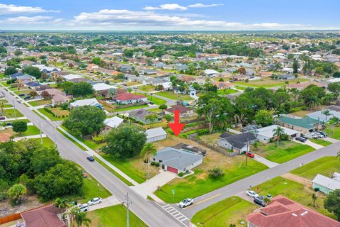 House in Port St. Lucie, Florida 3 bedrooms, 124.3 sq.m. № 2265620 - photo 11