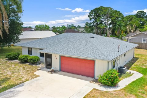 House in Port St. Lucie, Florida 3 bedrooms, 124.3 sq.m. № 2265620 - photo 3