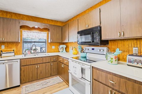 House in Port St. Lucie, Florida 3 bedrooms, 124.3 sq.m. № 2265620 - photo 18
