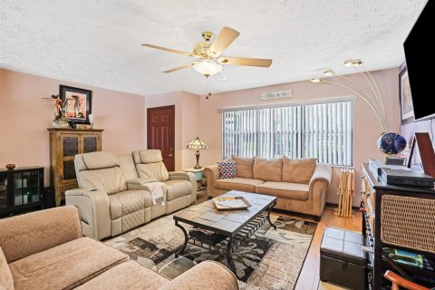 House in Port St. Lucie, Florida 3 bedrooms, 124.3 sq.m. № 2265620 - photo 16