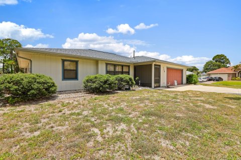 House in Port St. Lucie, Florida 3 bedrooms, 124.3 sq.m. № 2265620 - photo 5