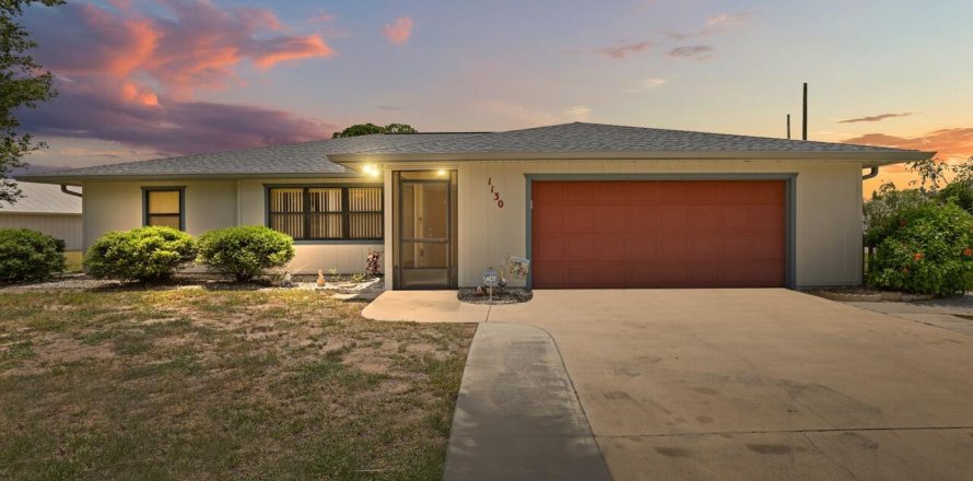 House in Port St. Lucie, Florida 3 bedrooms, 124.3 sq.m. № 2265620