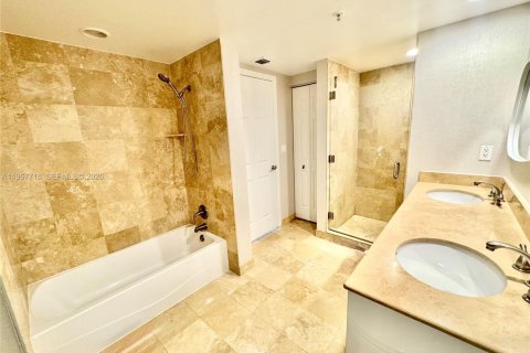 Condo in Hallandale Beach, Florida, 1 bedroom  № 2029742 - photo 15