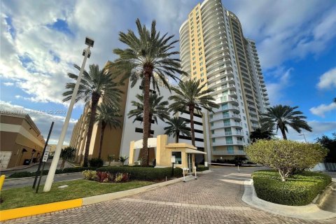 Condo in Hallandale Beach, Florida, 1 bedroom  № 2029742