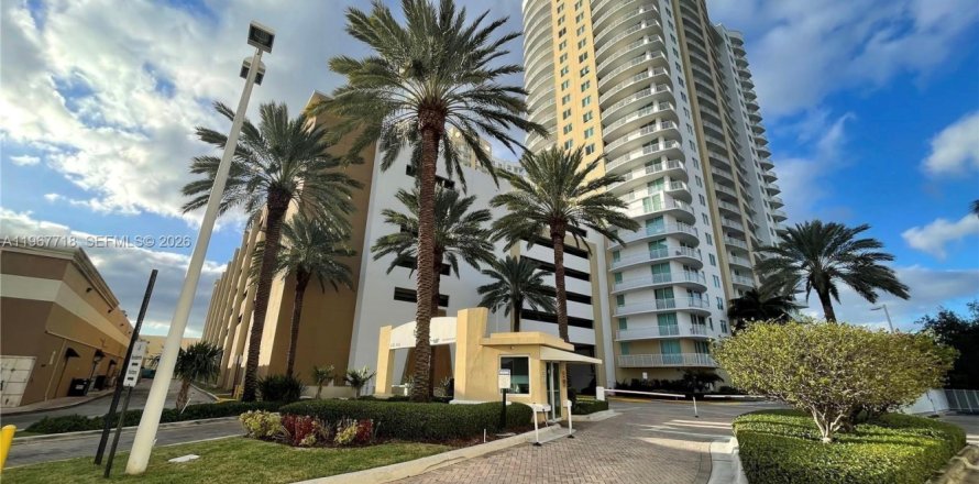 Condo in Hallandale Beach, Florida, 1 bedroom  № 2029742