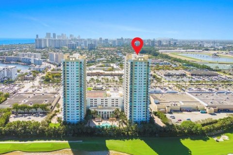 Condo in Hallandale Beach, Florida, 1 bedroom  № 2029742 - photo 24