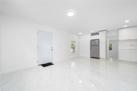 Casa en venta en Orlando, Florida, 4 dormitorios, 110.74 m2 № 1905999 - foto 4