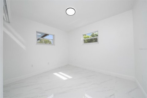 Casa en venta en Orlando, Florida, 4 dormitorios, 110.74 m2 № 1905999 - foto 13