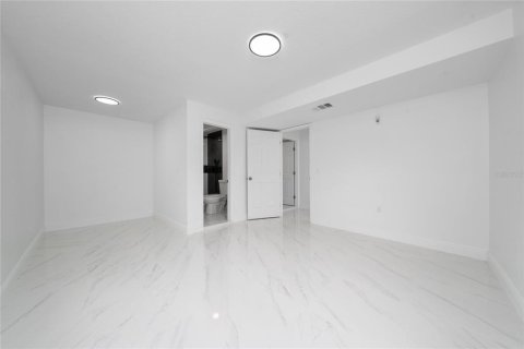 Casa en venta en Orlando, Florida, 4 dormitorios, 110.74 m2 № 1905999 - foto 16