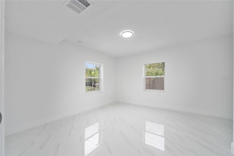Casa en venta en Orlando, Florida, 4 dormitorios, 110.74 m2 № 1905999 - foto 12