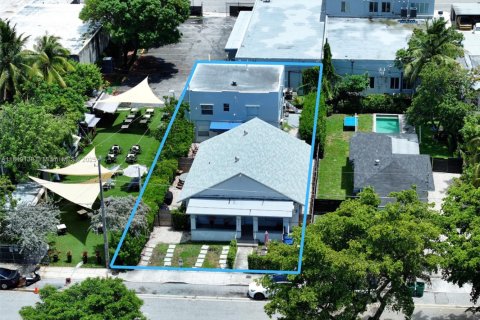 Commercial property in Miami, Florida № 2077089 - photo 1