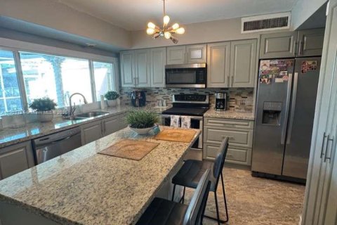 House in Miramar, Florida 3 bedrooms, 197.88 sq.m. № 1955074 - photo 8