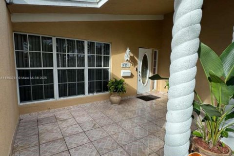 House in Miramar, Florida 3 bedrooms, 197.88 sq.m. № 1955074 - photo 5