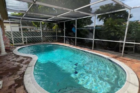 House in Miramar, Florida 3 bedrooms, 197.88 sq.m. № 1955074 - photo 1