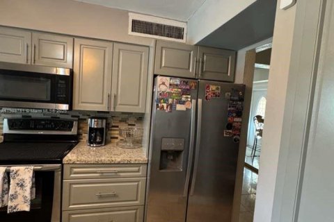 House in Miramar, Florida 3 bedrooms, 197.88 sq.m. № 1955074 - photo 9