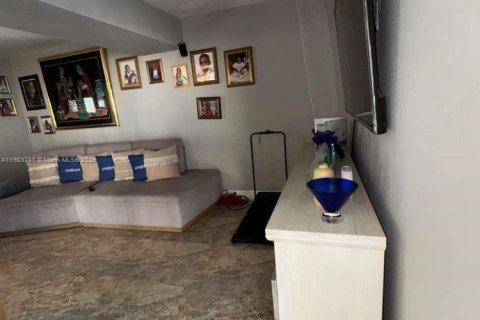 House in Miramar, Florida 3 bedrooms, 197.88 sq.m. № 1955074 - photo 18