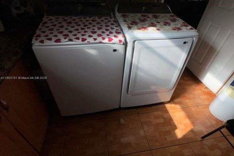 House in Miramar, Florida 3 bedrooms, 197.88 sq.m. № 1955074 - photo 28