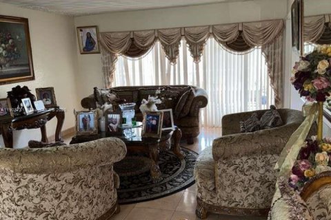 House in Miramar, Florida 3 bedrooms, 197.88 sq.m. № 1955074 - photo 16