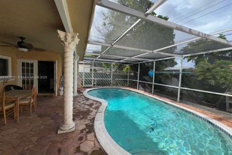 House in Miramar, Florida 3 bedrooms, 197.88 sq.m. № 1955074 - photo 3