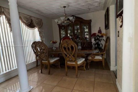 House in Miramar, Florida 3 bedrooms, 197.88 sq.m. № 1955074 - photo 14