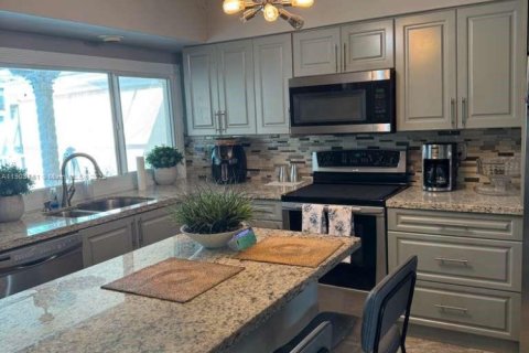 House in Miramar, Florida 3 bedrooms, 197.88 sq.m. № 1955074 - photo 6