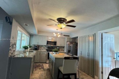 House in Miramar, Florida 3 bedrooms, 197.88 sq.m. № 1955074 - photo 11