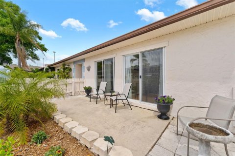 House in Clearwater, Florida 3 bedrooms, 136.1 sq.m. № 1598514 - photo 4