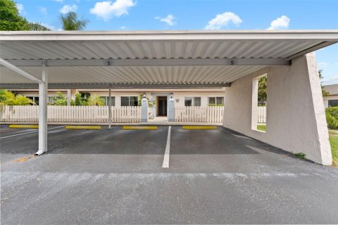 House in Clearwater, Florida 3 bedrooms, 136.1 sq.m. № 1598514 - photo 2