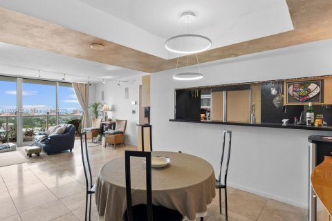 Copropriété à vendre à Miami Beach, Floride: 3 chambres, 110.65 m2 № 1948020 - photo 3