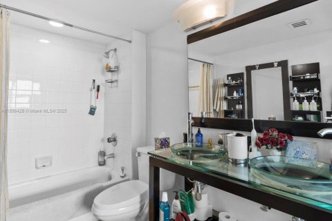 Copropriété à vendre à Miami Beach, Floride: 3 chambres, 110.65 m2 № 1948020 - photo 13