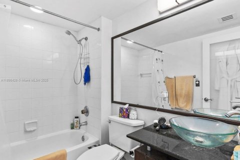 Copropriété à vendre à Miami Beach, Floride: 3 chambres, 110.65 m2 № 1948020 - photo 18