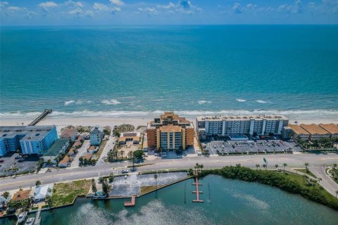 Condo in Indian Shores, Florida, 2 bedrooms № 2222484 - photo 5