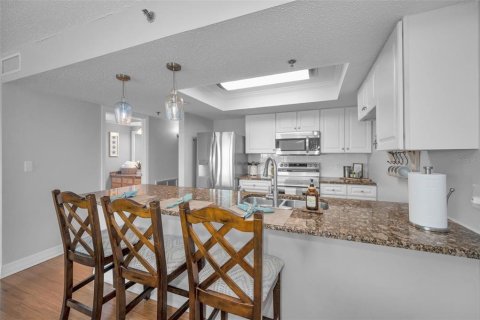 Condo in Indian Shores, Florida, 2 bedrooms № 2222484 - photo 29