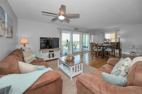 Condo in Indian Shores, Florida, 2 bedrooms № 2222484 - photo 15