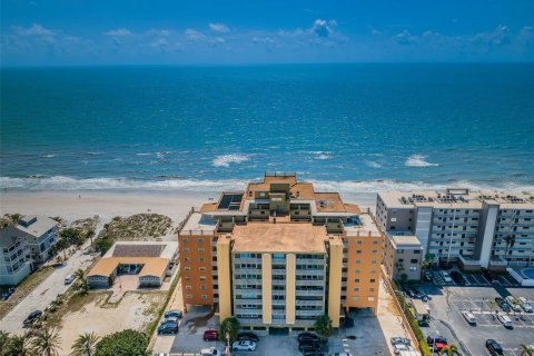 Condo in Indian Shores, Florida, 2 bedrooms № 2222484 - photo 4