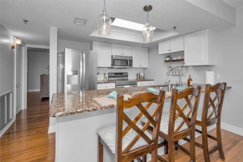 Condo in Indian Shores, Florida, 2 bedrooms № 2222484 - photo 26