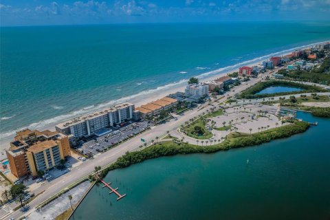 Condo in Indian Shores, Florida, 2 bedrooms № 2222484 - photo 6