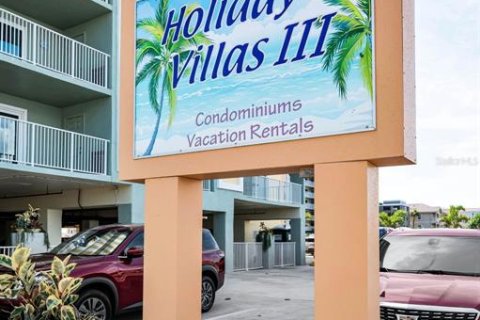 Condo in Indian Shores, Florida, 2 bedrooms № 2222484 - photo 8