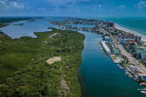 Condo in Indian Shores, Florida, 2 bedrooms № 2222484 - photo 7