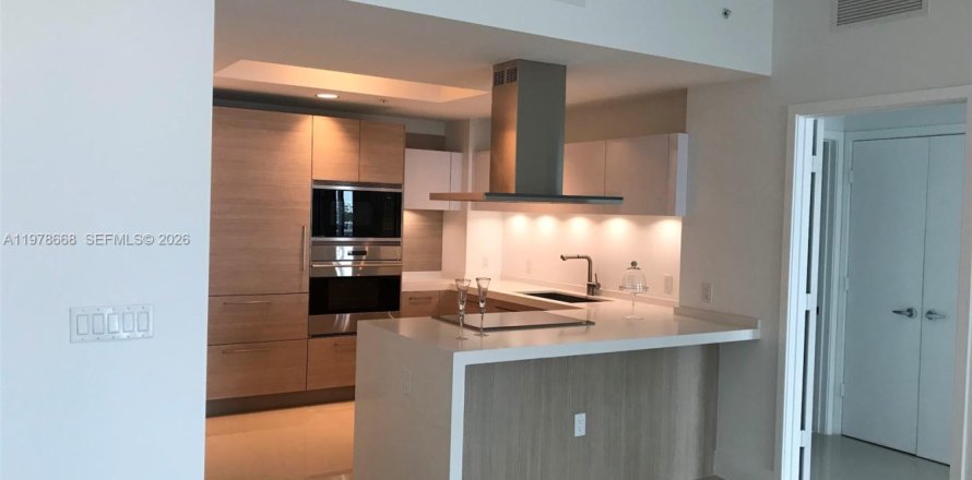 Condo in North Miami Beach, Florida, 2 bedrooms  № 2044486