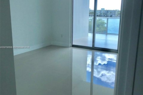 Condo in North Miami Beach, Florida, 2 bedrooms  № 2044486 - photo 5