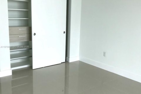 Condo in North Miami Beach, Florida, 2 bedrooms  № 2044486 - photo 6