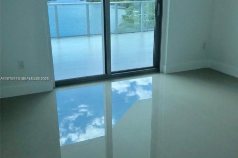 Condo in North Miami Beach, Florida, 2 bedrooms  № 2044486 - photo 7