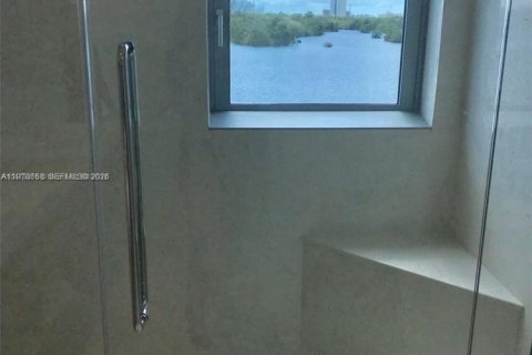 Condo in North Miami Beach, Florida, 2 bedrooms  № 2044486 - photo 12