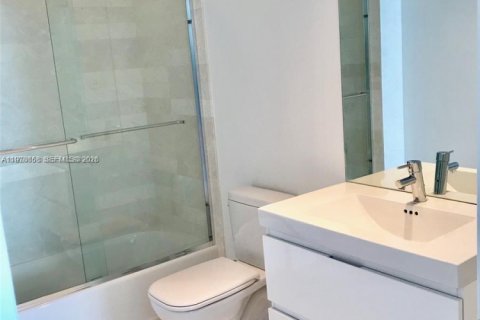 Condo in North Miami Beach, Florida, 2 bedrooms  № 2044486 - photo 4